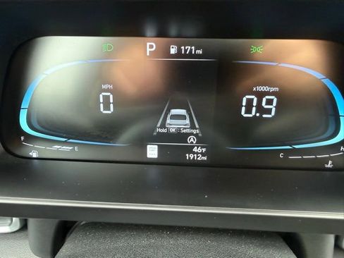 Used 2025 Hyundai Elantra SE image 19