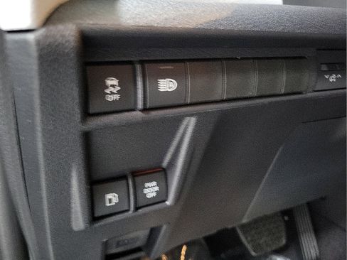 Used 2026 Toyota Sienna LE FWD image 12