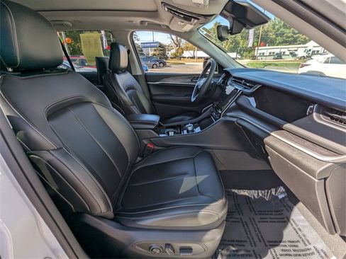 Used 2023 Jeep Grand Cherokee 4WD 4xe w/ Luxury Tech Group II image 26