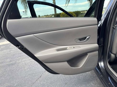 Used 2022 Hyundai Elantra SEL image 34