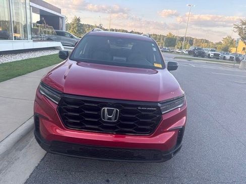 Used 2025 Honda Pilot Black Edition image 3
