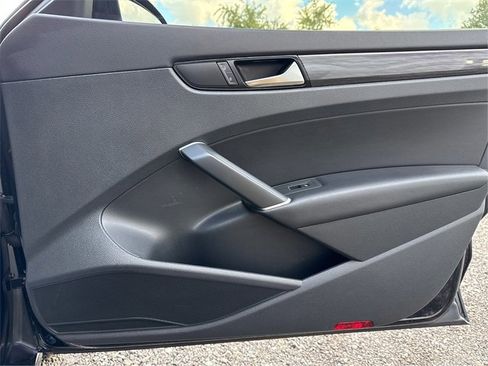 Used 2020 Volkswagen Passat 2.0T R-Line image 25