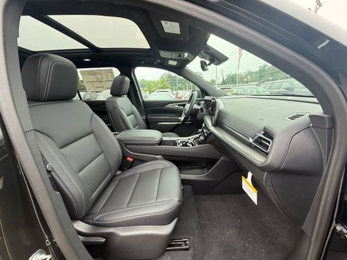 New 2026 Chevrolet Traverse LT w/ Sun and Wheel Package FWD image 28