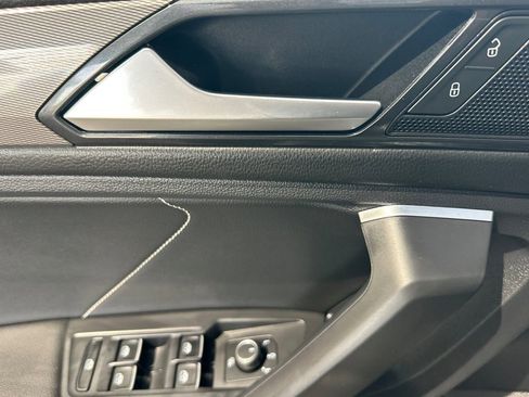 Certified 2023 Volkswagen Tiguan SE FWD image 11