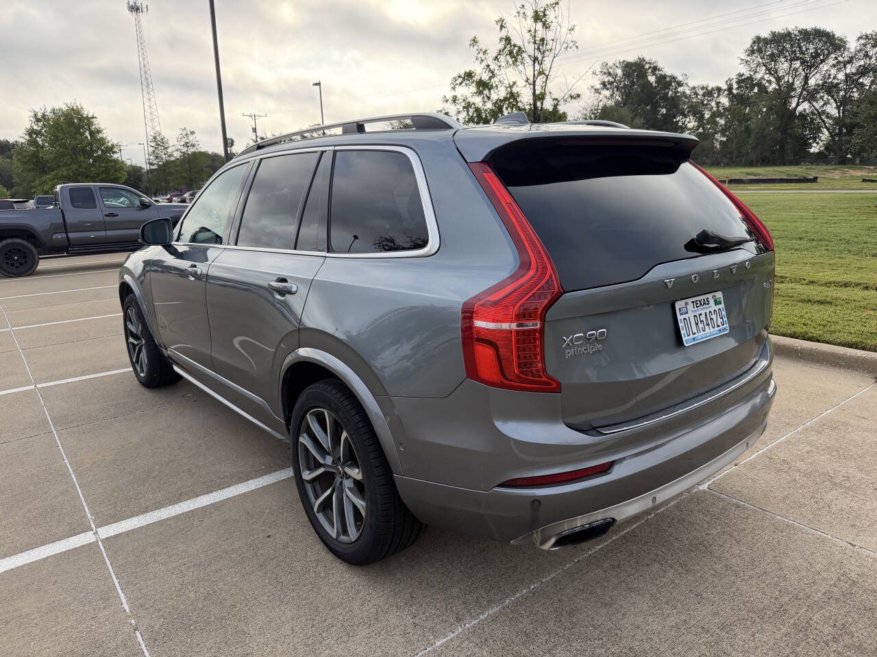 Used 2018 Volvo XC90 T6 Momentum w/ Convenience Package AWD/4WD image 28