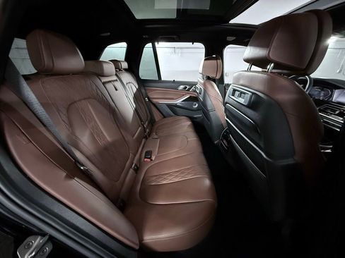 Used 2021 BMW X5 M50i w/ Executive Package image 24