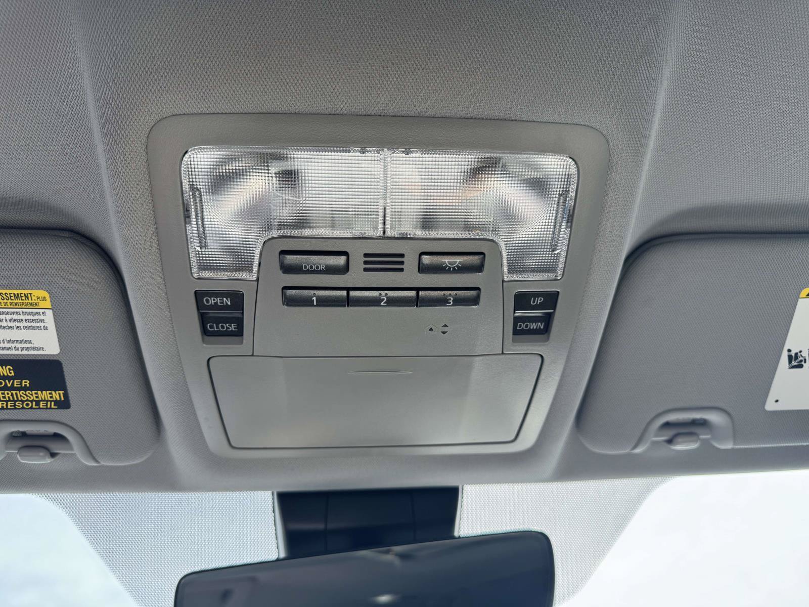 Used 2018 Toyota Highlander XLE AWD/4WD image 29
