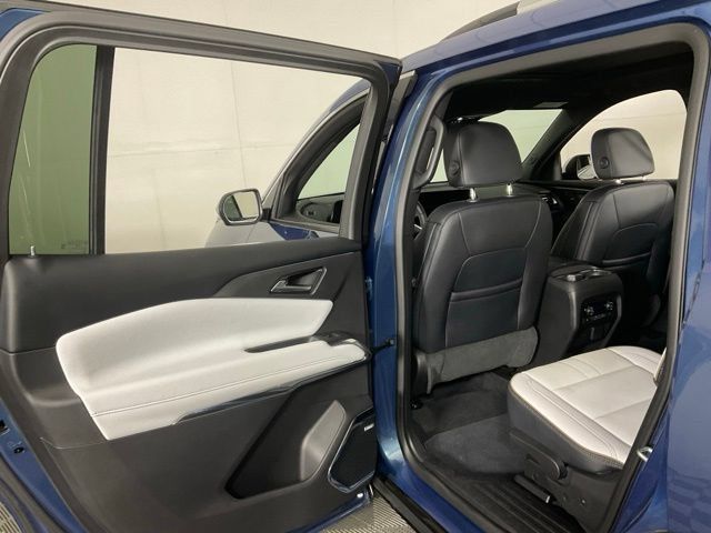 Used 2025 Chevrolet Traverse High Country AWD/4WD image 33