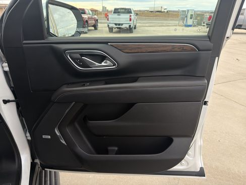 Used 2023 Chevrolet Tahoe Premier AWD/4WD image 23