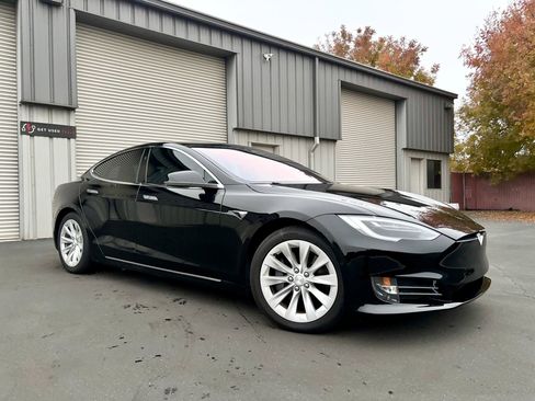 Used 2018 Tesla Model S 100D image 2