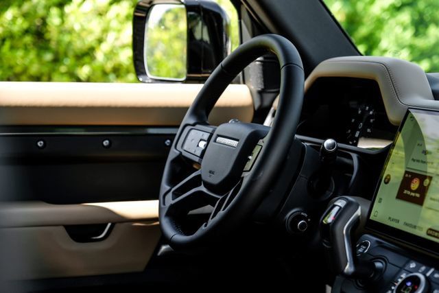 New 2026 Land Rover Defender 110 X-Dynamic SE AWD/4WD image 19