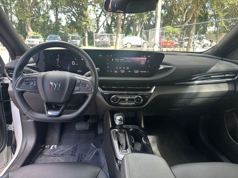 Used 2025 Buick Envista Sport Touring image 27