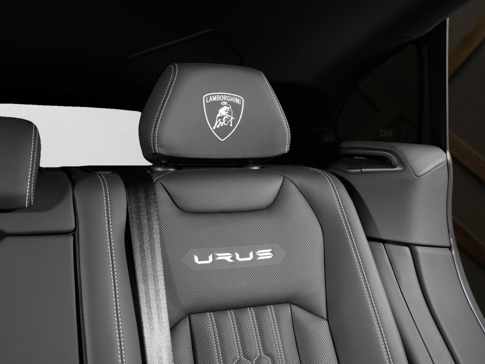 Used 2023 Lamborghini Urus Performante AWD/4WD image 24