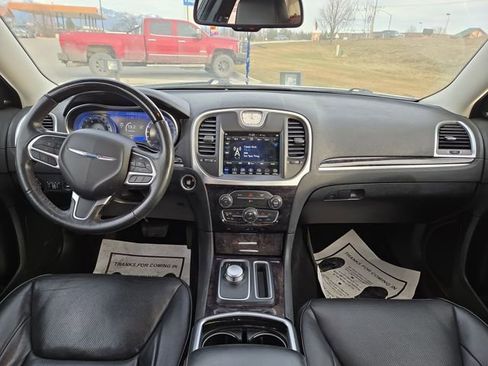 Used 2019 Chrysler 300 Limited image 3