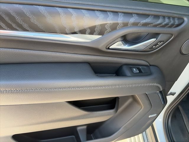 Used 2023 GMC Yukon XL Denali AWD/4WD image 12