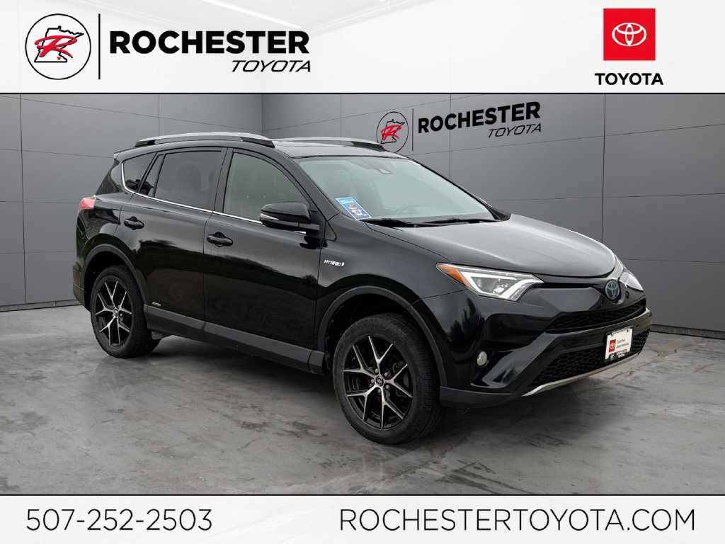 Used 2018 Toyota RAV4 SE AWD/4WD image 1