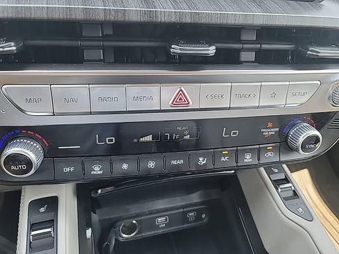 Used 2025 Kia Telluride EX w/ EX Captain's Chair Package FWD image 16