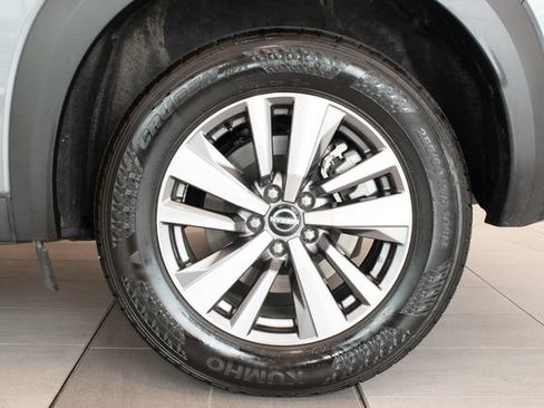 Used 2026 Nissan Pathfinder SL AWD/4WD image 9