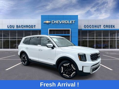 Used 2025 Kia Telluride S FWD image 2