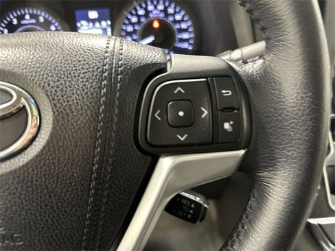 Used 2015 Toyota Sienna XLE image 41