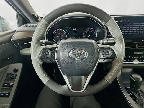 Used 2019 Toyota Avalon Limited image 11