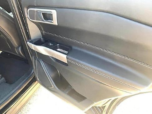 Used 2024 Ford Explorer XLT w/ Equipment Group 202A RWD image 9