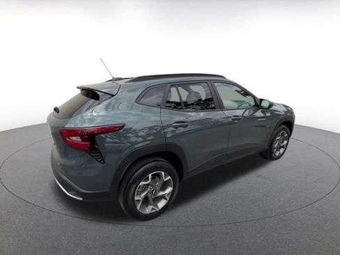 Used 2025 Chevrolet Trax LT FWD image 14
