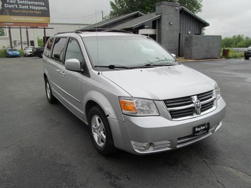 Used 2010 Dodge Grand Caravan SXT FWD image 6