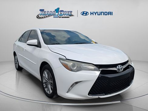 Used 2015 Toyota Camry SE image 1