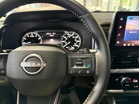 Used 2026 Nissan Pathfinder SV FWD image 15