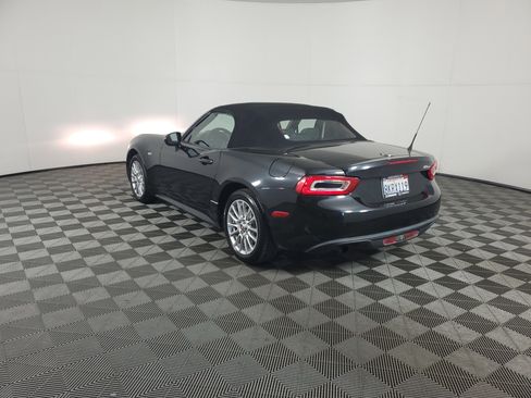 Used 2017 FIAT 124 Spider Classica image 6