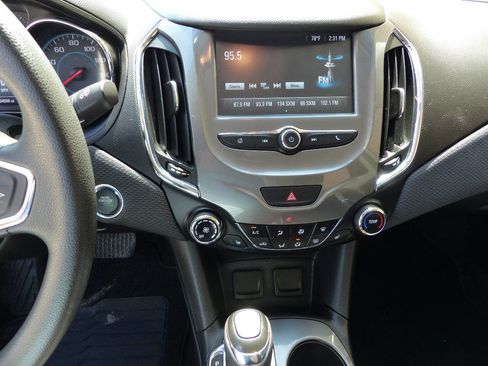 Used 2017 Chevrolet Cruze LT w/ Convenience Package FWD image 17