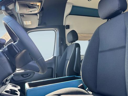 Used 2025 Mercedes-Benz Sprinter 2500 image 21