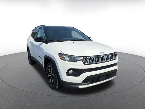 Used 2025 Jeep Compass Limited AWD/4WD image 3
