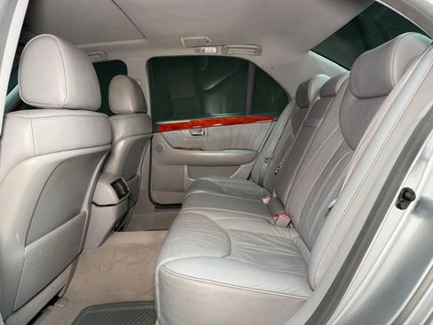 Used 2004 Lexus LS 430 RWD image 15