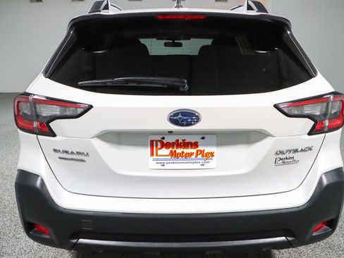Used 2023 Subaru Outback Premium image 8