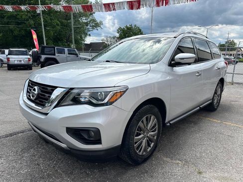 Used 2019 Nissan Pathfinder SL AWD/4WD image 4