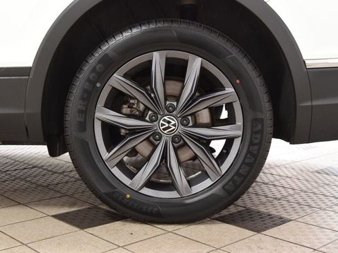 Used 2022 Volkswagen Tiguan SE AWD/4WD image 24