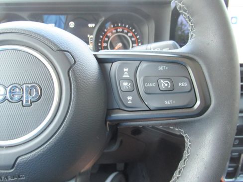 Certified 2025 Jeep Gladiator Mojave w/ Convenience Group AWD/4WD image 28