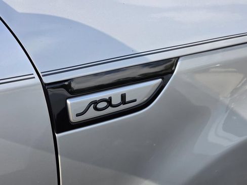 Used 2015 Kia Soul ! w/ Sun & Sound Package FWD image 5