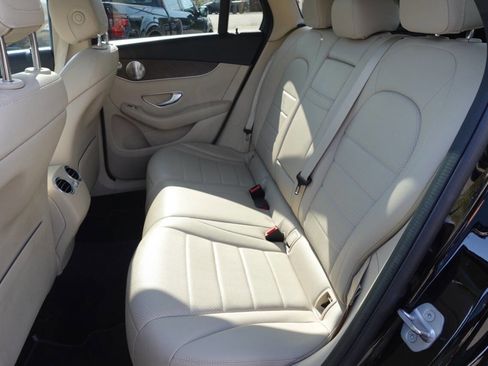 Used 2019 Mercedes-Benz GLC 300 4MATIC image 23