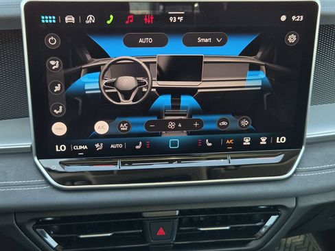 New 2026 Volkswagen Tiguan SE FWD image 17