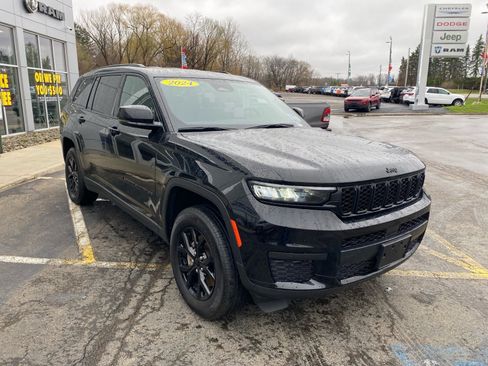 Used 2024 Jeep Grand Cherokee L Laredo AWD/4WD image 96