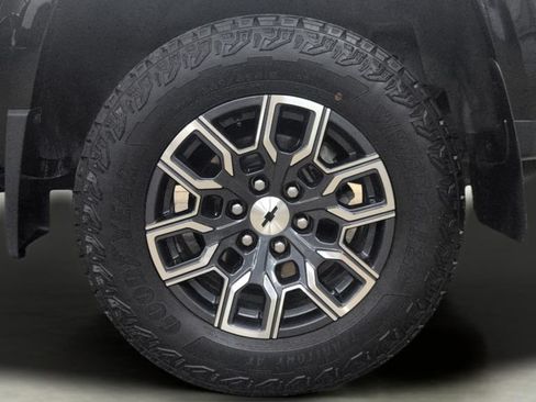 Used 2024 Chevrolet Colorado Z71 w/ Z71 Convenience Package 2 AWD/4WD image 32