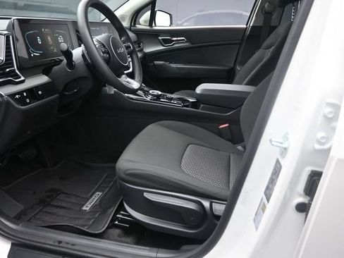 Used 2025 Kia Sportage LX FWD image 17