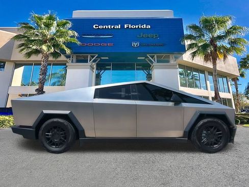 Used 2024 Tesla Cybertruck AWD Crew Cab image 4