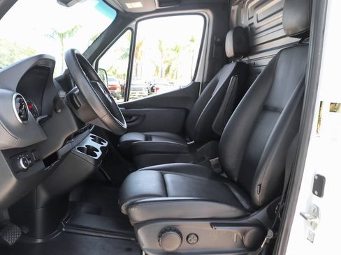 Used 2025 Mercedes-Benz Sprinter 2500 image 20