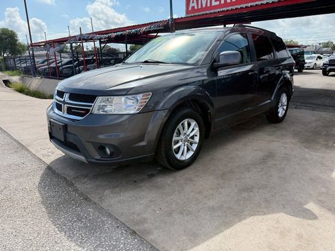 Used 2014 Dodge Journey SXT w/ Flexible Seating Group image 4