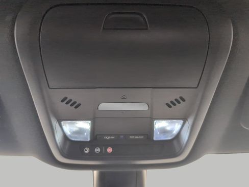 Used 2023 Buick Enclave Essence AWD/4WD image 18