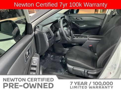 Used 2025 Nissan Rogue S FWD image 7